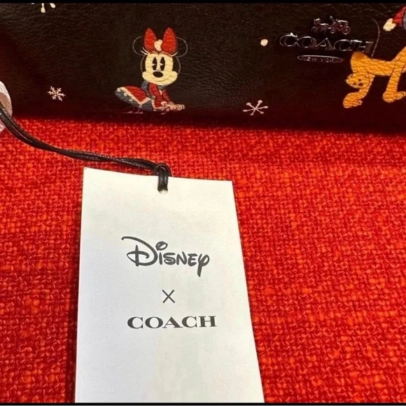 ❤️❤️❤️NWT Coach X Disney Pencil Case CN570❤️❤️❤️ - Picture 2 of 8